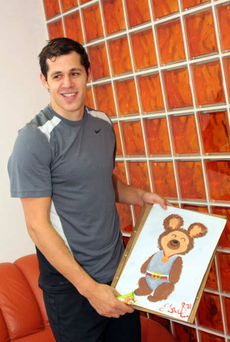 evgenimalkindoingthings:  Evgeni Malkin paints a self-portrait 