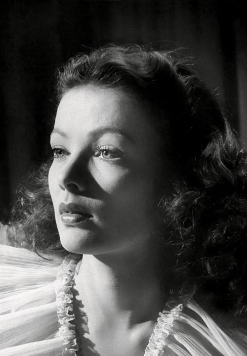 summers-in-hollywood:Gene Tierney, 1946. Photo by Walter Sanders