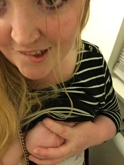 alice-is-wet:  Party in the bathrooooooom!