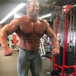 whitepapermuscle:  Gabe Moen