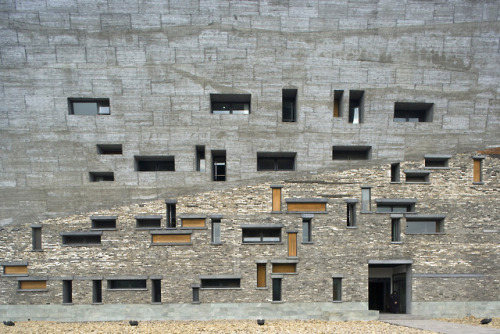 Amateur Architecture Studio. Museo histórico de Ningbo. Ningbo, Zhejiang, China. 2007