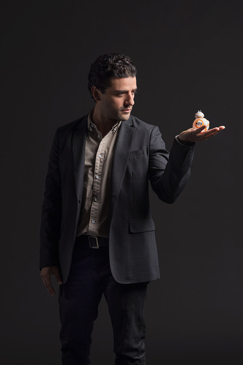 nerdistindustries:  rose-jasmin:   "Star Wars" Cast Photos (by Macey J. Foronda)   Look at Oscar Isaac and his bae BB-8 though!! Swoon. 😍😍