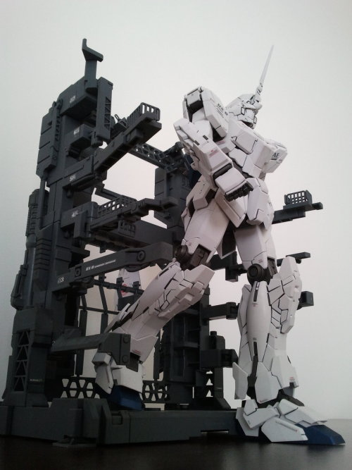 akimboed:  MG RX-0 Unicorn Gundam 
