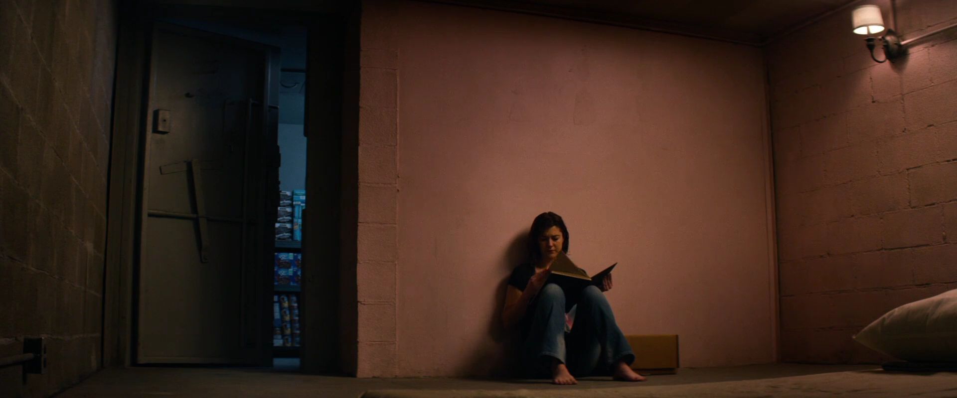 barricklovesmovies:10 Cloverfield Lane (2016)dir. Dan Trachtenbergdop: Jeff Cutter