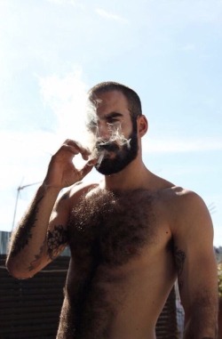 tripinginoregon: justsayjohnny: Hotter otter.  Woof!  Smokin hot!