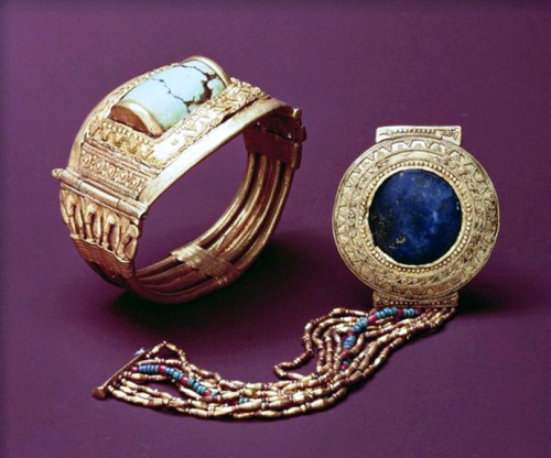 Golden jewellery from Tutankhamun’s tomb in Thebes, 18th dynasty