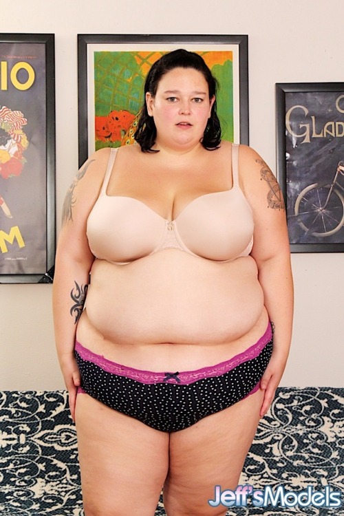 jeffsmodels:  Chubby girl gets naked and porn pictures