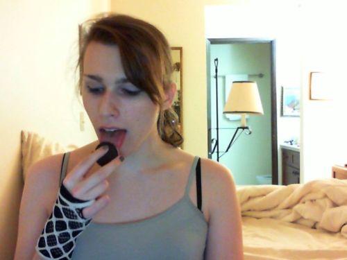 I haven’t uploaded an album in awhile… So here is me eating an oreo! Feeling the black/white 