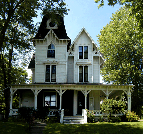 sleepy-angel-dolly:White Victorian house located in Ontario, Canada.