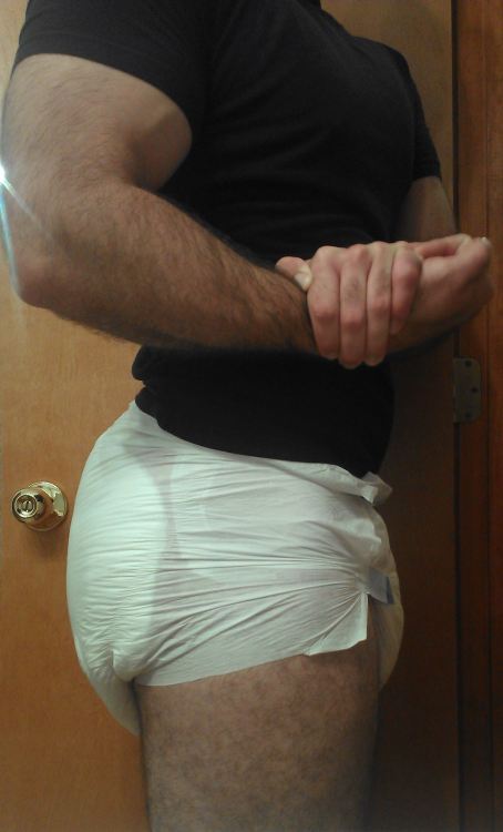 alittleisolated:first pic :)  So sexy!