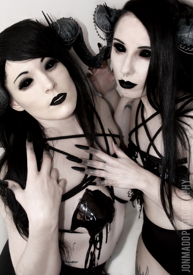 paranoirmodel:  Photo by Jon MaddParanoir &amp; Elle Bloodlust Horns by La Boutique