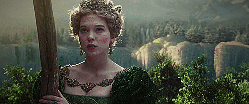 spiderliliez:Léa Seydoux (as Belle)Vincent Cassel (as the Beast / Prince)From the French fantasy rom