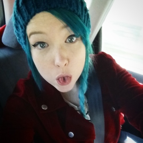 pebblezink-suicide:  My hair is now pretty and blueeeee