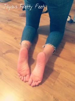 jayasprettyfeet:  Hows the view? ;)