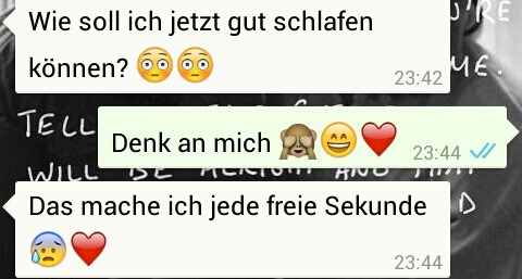 Weil ich dich über alles liebe. Du bist mein Leben. Ohne dich kann ich nicht. You make me smile. Immer und immer wieder denke ich an dein lächeln, an deinen Bauch, an deine traumhaften Augen. Ich hätte dich jetzt gerade so gerne neben mir, an meiner