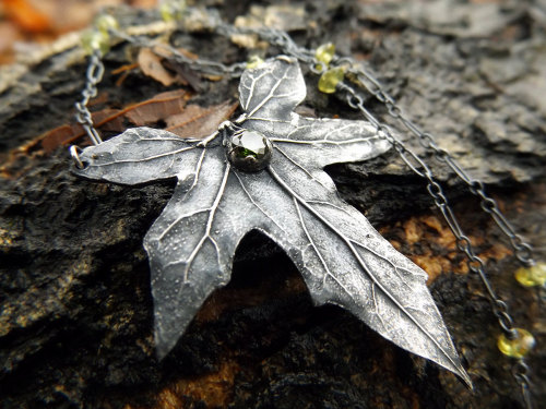 quintessentialarts:Bryonia cretica, Bryony - Elven Leaf with Emerald CZ, Peridot, Fine Silver Neckla