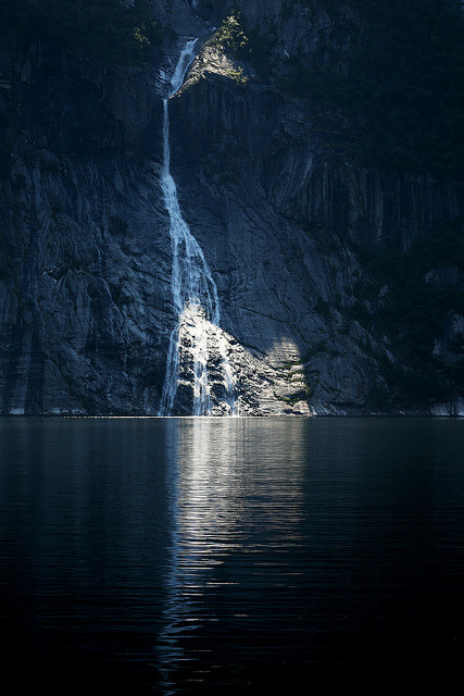 pokec0re:Shady waterfall by jensvins on Flickr.