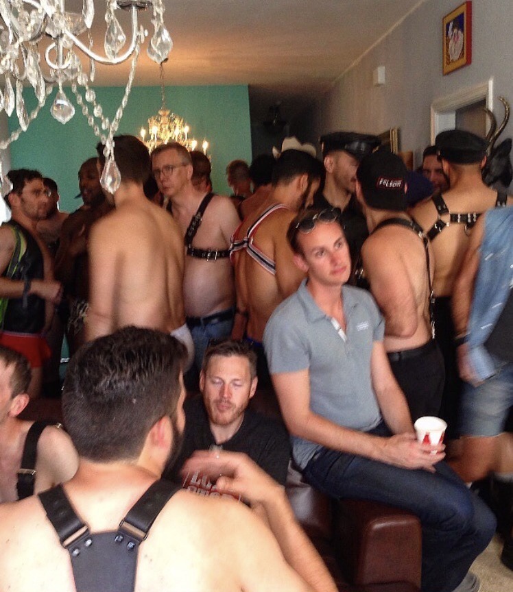 reallycoolsoup:  abercrombee:  what’s the mood for tonight?  Showing up to the