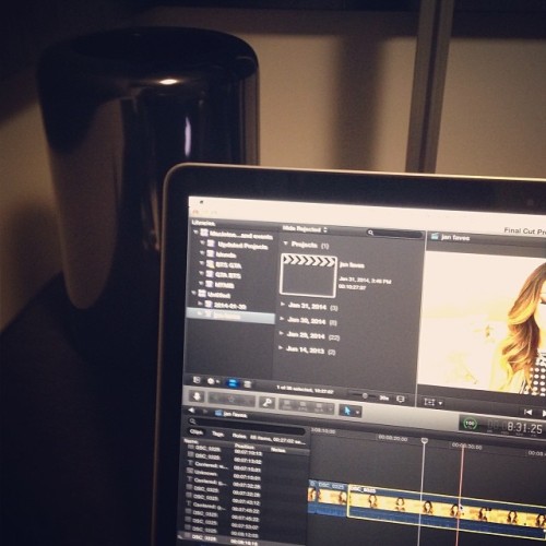 arikasato:  Loving this cute #trashcan looking computer! New #macpro 