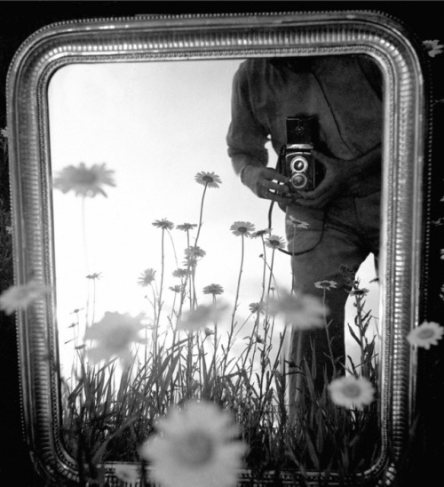 dentelledeperle:Jan Lukas (Czech, born 1915)Self portrait with camera , 1940–1940