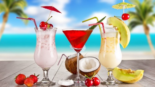 Beach or poolside? Regardless of where you are this weekend, try one of these frozen drinks: http://
