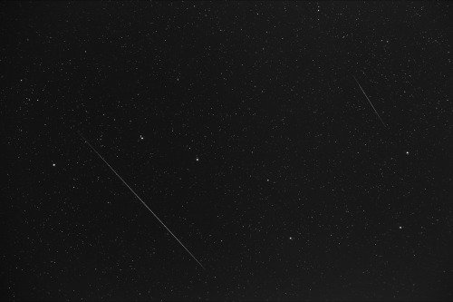 Big Dipper and &ldquo;accidentally&rdquo; some Eta Aquarids meteors [2275x1516] [OC]