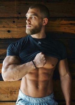 pec-men:  See more muscle pics at pec-men.tumblr.com/archive