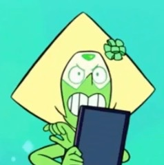 peridot’s little hair bow