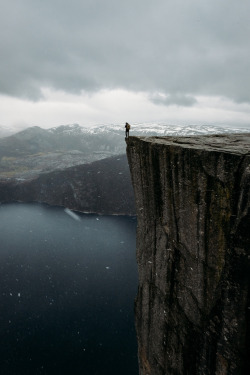 sitoutside:  On the edge @ Preikestolen 