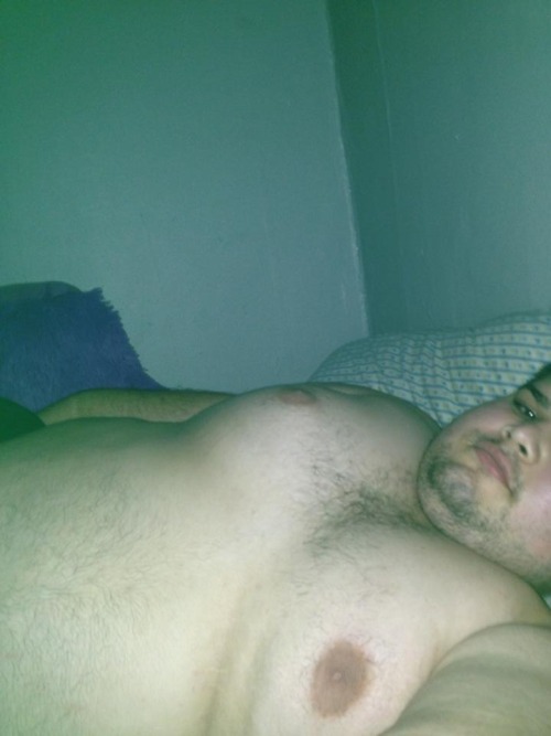 chubpornlover:  beautifulchubs:  Any idea how I can contact this guy?   Si.. alguna información?  hottttt