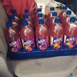 Im thinking about selling some of these when we get home. They dont got this ish in Buffalo #Brisk #FruitPunch (at Bellwood illionis)