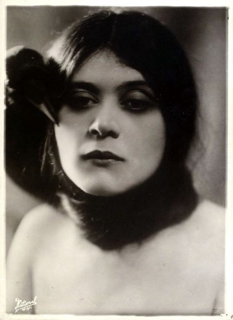 hennessey101:  Theda Bara was one of the most popular silent era actresses between 1914 and 1926. She made over 40 films, but most were lost in a fire during 1937. One of the most popular films, Cleopatra, became  one of Bara’s biggest hits. No known