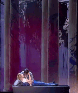 deducecanoe:ghost-jehan:The (in)famous Romercutio kiss from the italian version of the musicalWow. I