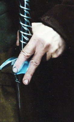 ohevenstar:  lotr/hobbit meme: day 7 - favorite weapon: sting  &ldquo;Somehow