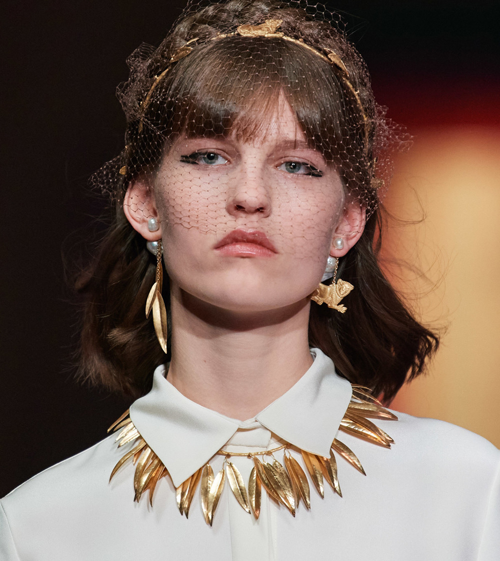 Collar at Schiaparelli, Christian Dior, Bouchra...