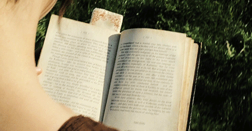 darcythornton:Pride and Prejudice (2005) trivia: At the beginning of the movie, Elizabeth is shown r