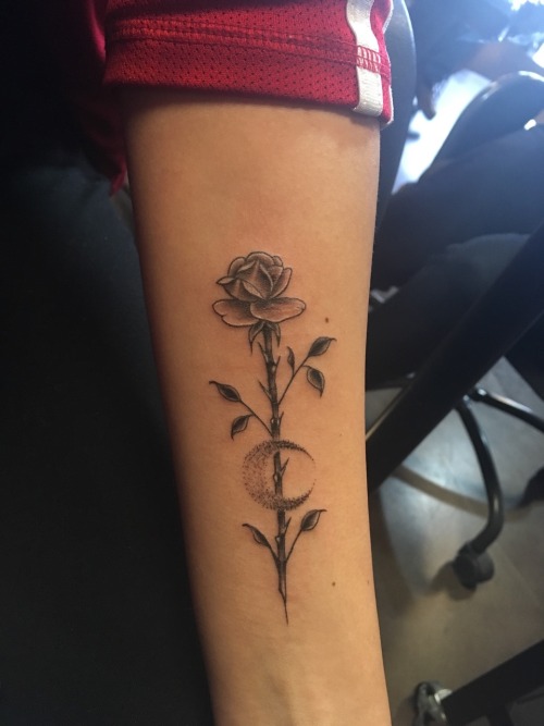br-y-ce:  mxxn-kitten: mxxn-kitten:  Currently getting my first tattoo!!! 🌹   Here it is 💕   looks awesomeee!!!
