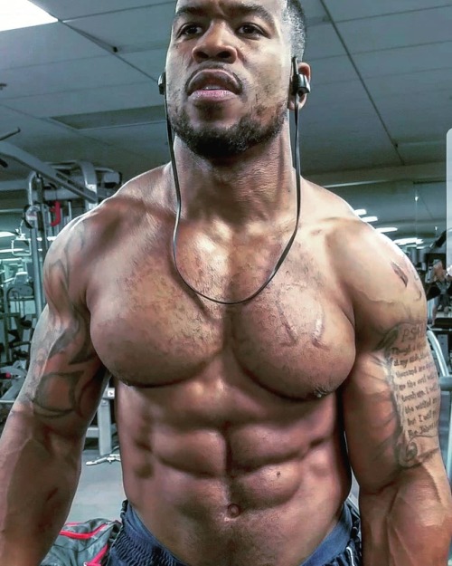 iLikeBIGDudez