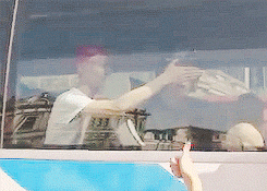 cheolyans:  Luhan interrupting Chanyeol’s fanservice  