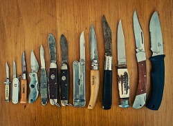 guns-n-beauty:Knife porn