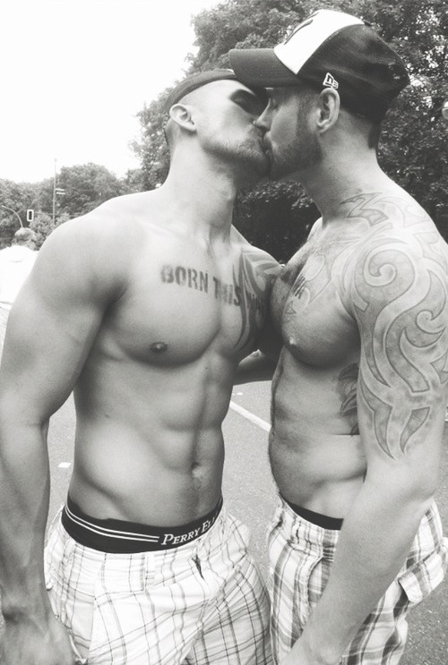 KISS kiss