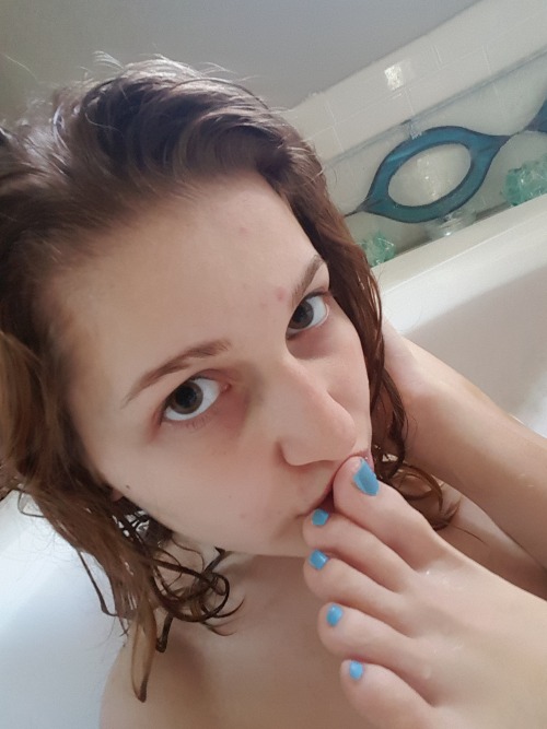 solesuckeur: the-sole-collector: mysteryfeet J'espère avoir mieux à proposer pour no&e