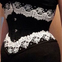 snowblackcorsets:  The lace 💜💜💜