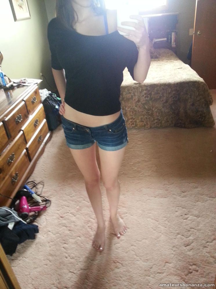 crushingteens:  amateursbonanza:  More girls and videos on our official site  To
