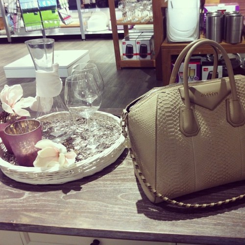 rosyjardin:  saltywhisperss:  http://saltywhisperss.tumblr.com/  ❀ Rosy Blog ❀