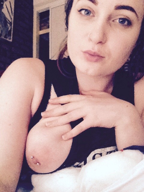 clarakitten: Sneaky boob