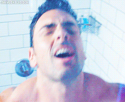 evilfgt:  when you’re in the shower and you drop a shampoo bottle on your foot