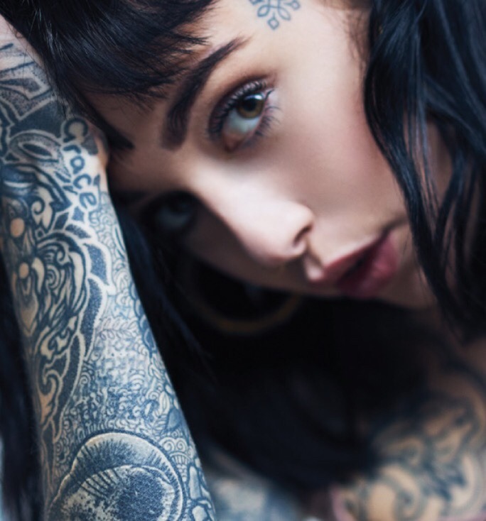 hannahpixiestick: Don’t look away