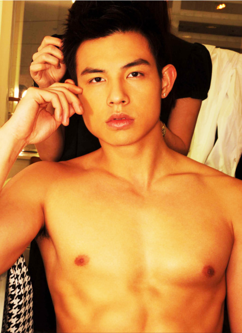hunkxtwink:  Chiu King Ho & Karl Cheung Ka WaiHunkxtwink - More in my archive