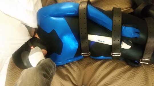 Porn Pics The Sidekink & Tiefeetguy 2: Nightwing Strapped